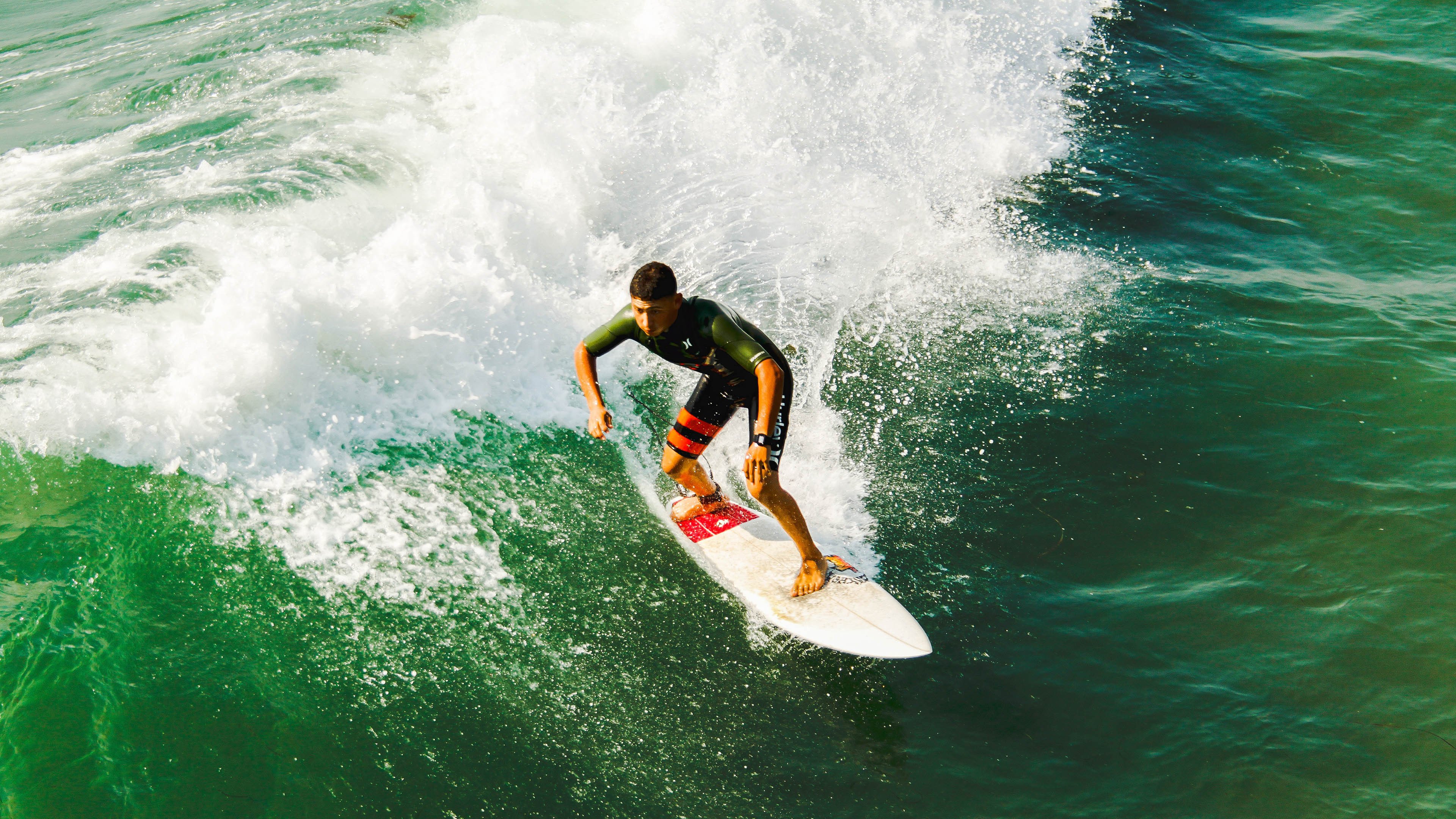 爱游戏官方-欧冠中最“冷门”的球队，难以预料的黑马奇迹，欧冠最大冷门